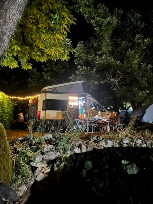 Kampeerplaats(en) - Comfortabele Plaatsen Voor Caravans, Busjes En Campers - image n°1 - Ushuaïa Villages - Camping Les Cruses ***