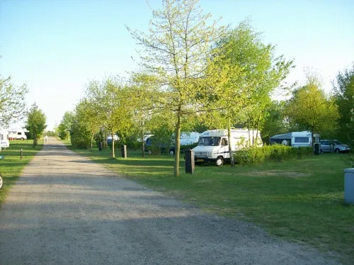 Komfort-Stellplatz Wohnwagen/Wohnmobil