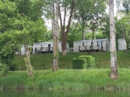 Alojamiento - Mobilhome 2 Habitaciones Riverview (29 M²) - N°64 À 72 - Camping Les Bö-Bains ****