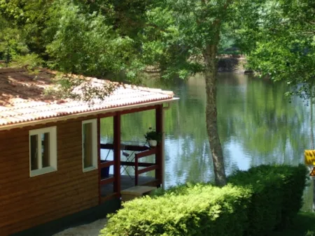 Accommodation - Chalet Star Sunday/Sunday 3 Bedrooms (45 M²) - N°22 To 27 - Camping Les Bö-Bains ****