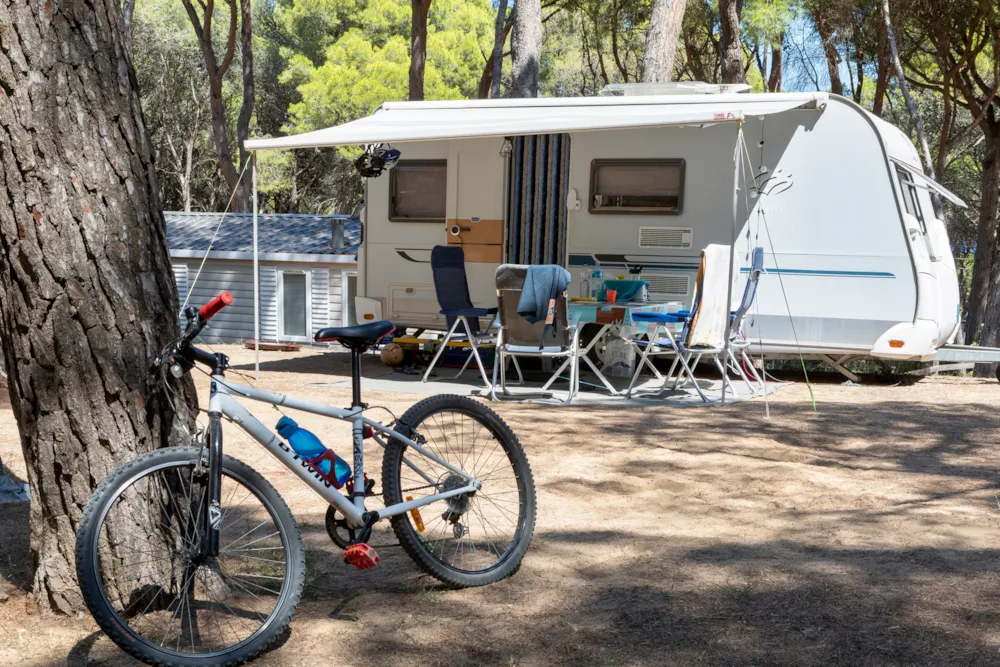 Emplacement - Emplacement Standard Confort (60-75M2) : Voiture + Caravane Ou Camping-Car Ou Tente + Électricité - Interpals Eco Resort