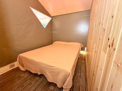 Canada Tent — 9