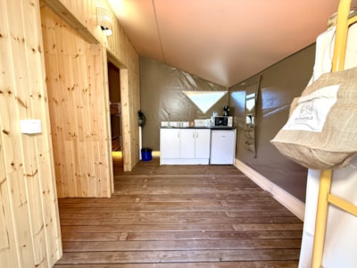 Canada Tent — 10