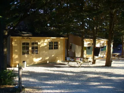 Cabanon Provençal Sans Sanitaires (2 Chambres/Séparé Par Rideau/Cuisine Équipée)