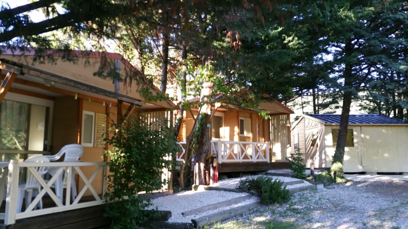 Chalet Confort (2 bedrooms/kitchen/WC shower) 4/5 Ppl.
