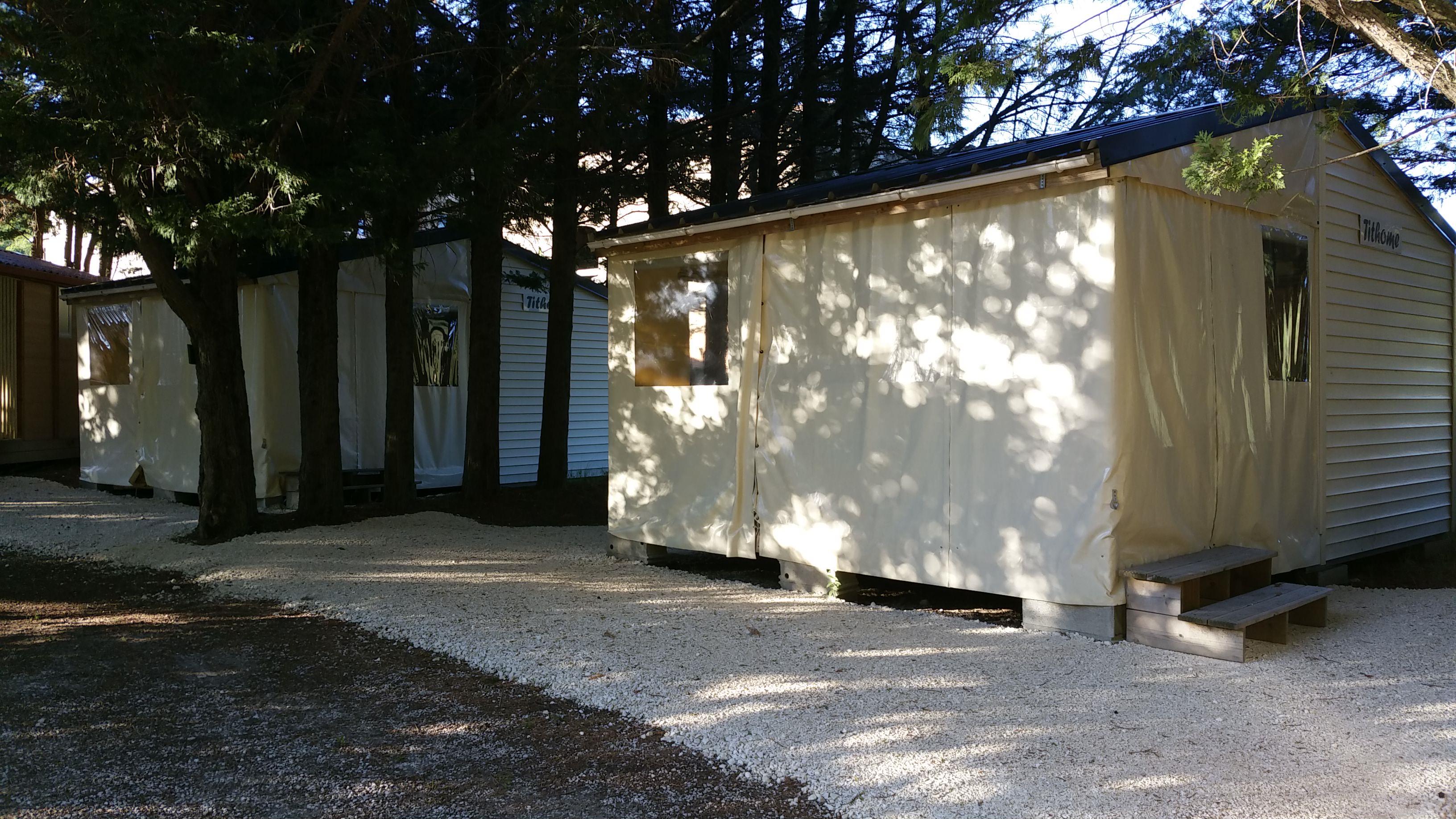 Mietunterkunft - Chalet Tithom Ohne Sanitäranlagen (2 Zimmer/Ausgerüstete Küche) - Camping Le Matin Calme