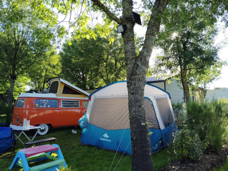 Emplacement Et Véhicule (À La Nuitée)