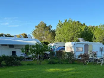 Kampeerplaats(en) - Standplaats : Camper - Camping de Prigny
