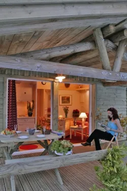Mietunterkunft - Chalet Griotte 30M² 2 Zimmer - Camping Les Cerisiers du Jaur
