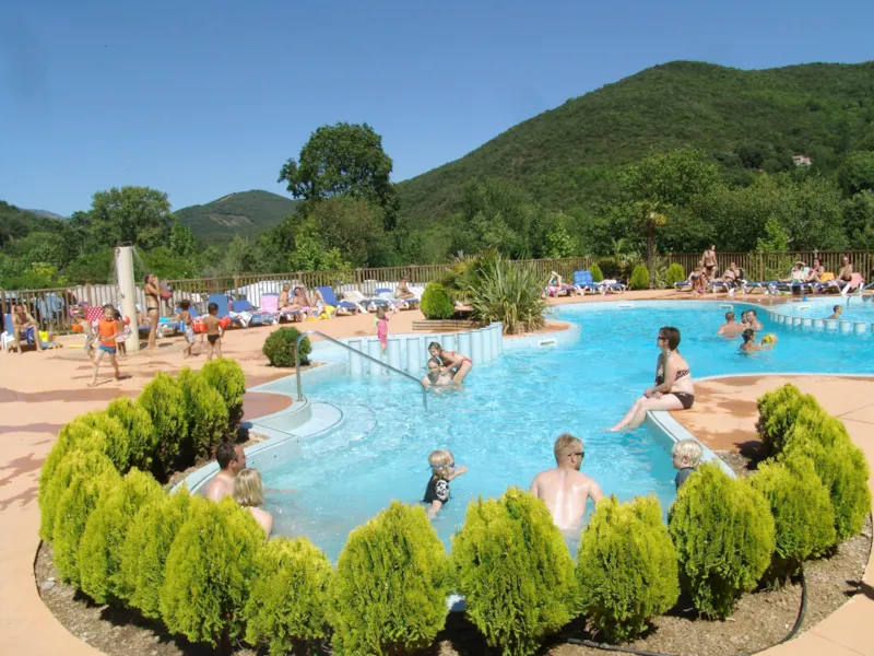 Emplacement+Voiture + 2 Personnes (Électricité En Option)