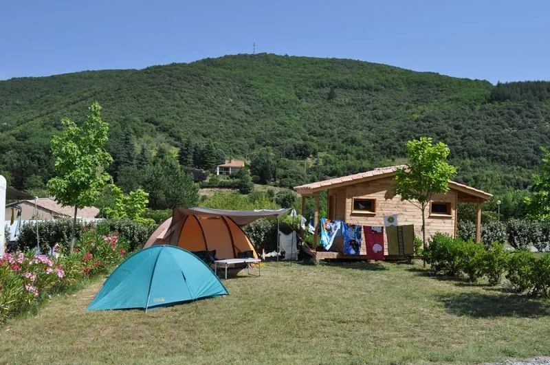 Emplacement + Sanitaire Privé + 2 Pers. + Électricité