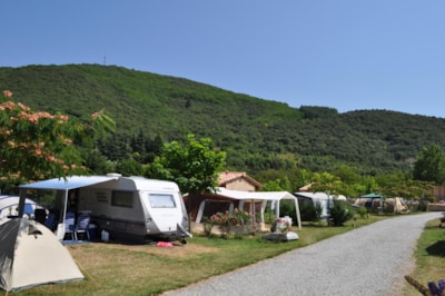 Pitch + 2 people + Private toilet. + electricity — 1