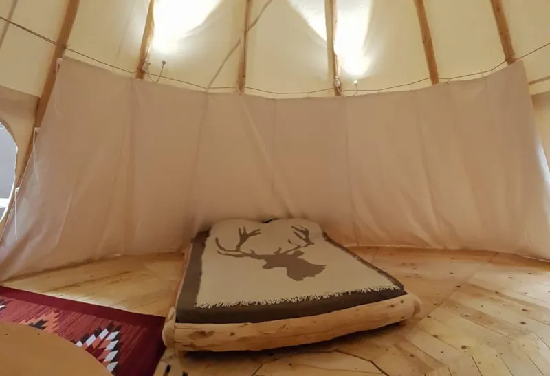 Tipi 2/4 Personnes Avec Salle D'eau Et Wc