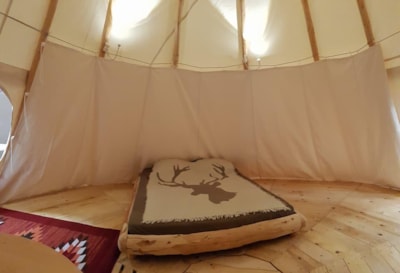 Tipi 2/4 people with bathroom and toilet. — 2