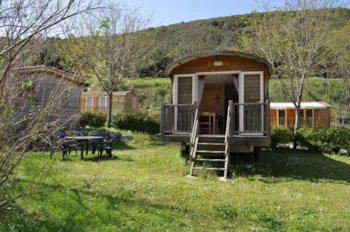 Mietunterkunft - La Roulotte 2 Zimmer - Camping Les Cerisiers du Jaur