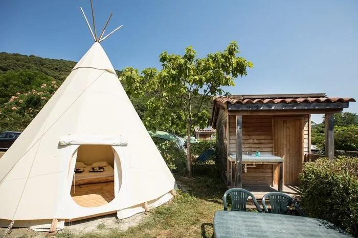 Tipi 2/4 Personnes Avec Salle D'eau Et Wc
