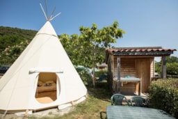 Accommodation - Tipi 2/4 People With Bathroom And Toilet. - Camping Les Cerisiers du Jaur
