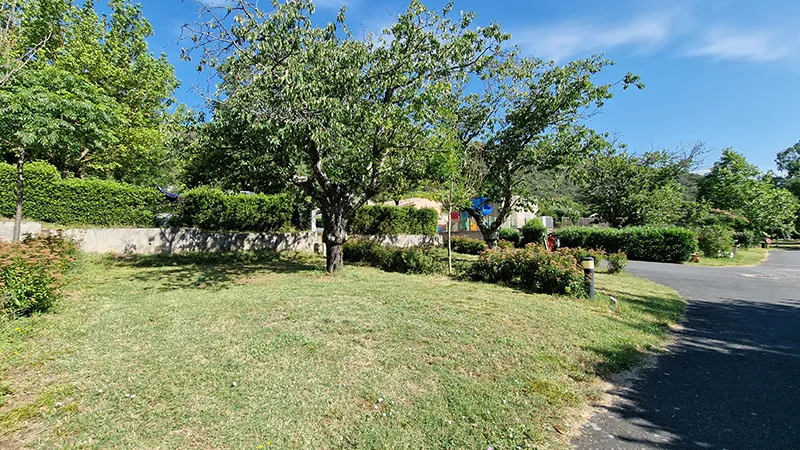 Emplacement+Voiture + 2 Personnes (Électricité En Option)