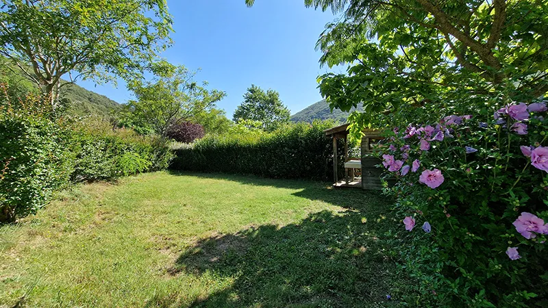 Emplacement + Sanitaire Privé + 2 Pers. + Électricité