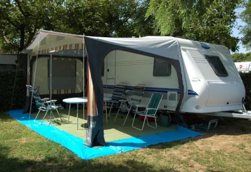 Stellplatz - Pauschale Stellplatz + 1 Fahrzeug + 1 Zelt , Wohnwagen Oder Wohnmobil - image n°9 - Camping La Rouveyrolle