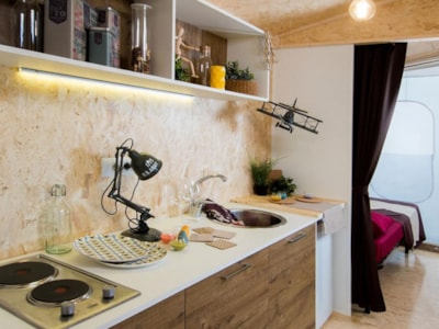 Glam, with private toilet and shower — 3