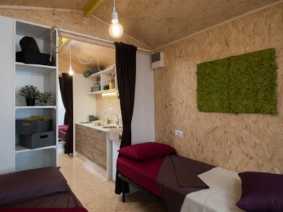 Glam, with private toilet and shower — 5