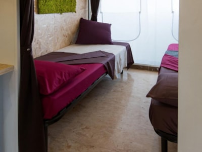 Glam, with private toilet and shower — 4
