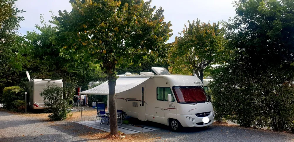 Emplacement pour Camping car max m. 7.30