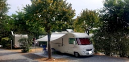 Stellplatz - Stellplatz Fur Wohnmobilmax M. 7.30 - Camping dei Fiori