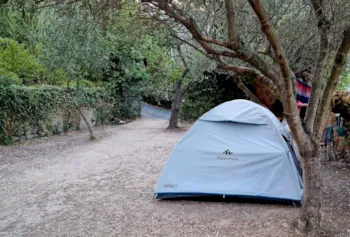 Stellplatz - Halb Stellplatz (Kleine Zelt Maxm.2.5X2.5) Hochsten 2 Personen - Camping dei Fiori