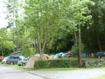 Stellplatz - Stellplatz Nature (Zelt, Wohnwagen,  / 1 Auto) - Flower Camping des Vallées