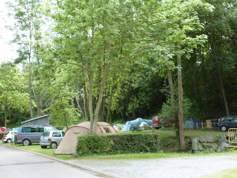 Forfait Nature : 1 tente ou caravane + voiture ou van/fourgon, sans électricité