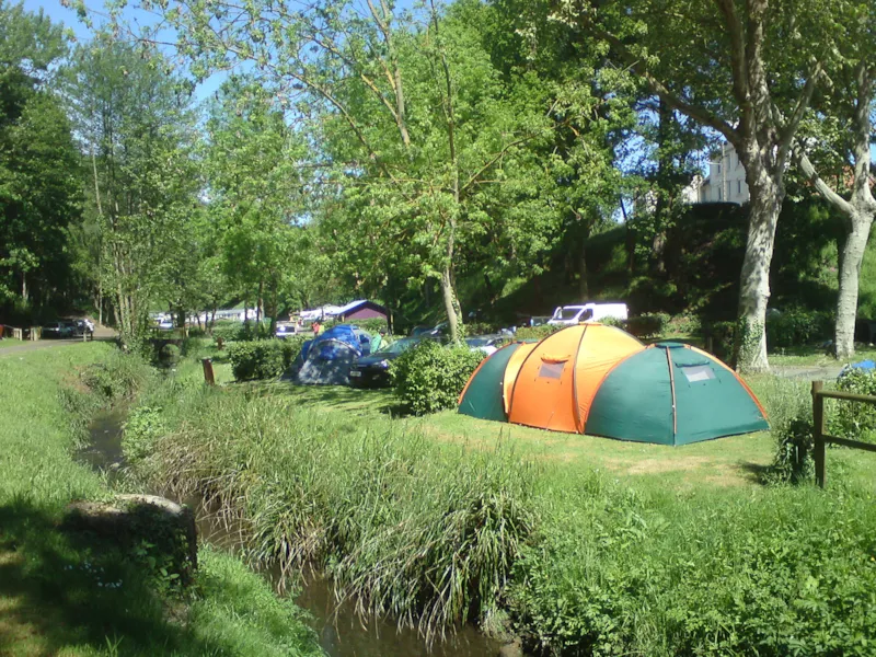 Forfait Nature : 1 Tente Ou Caravane + Voiture Ou Van/Fourgon, Sans Électricité