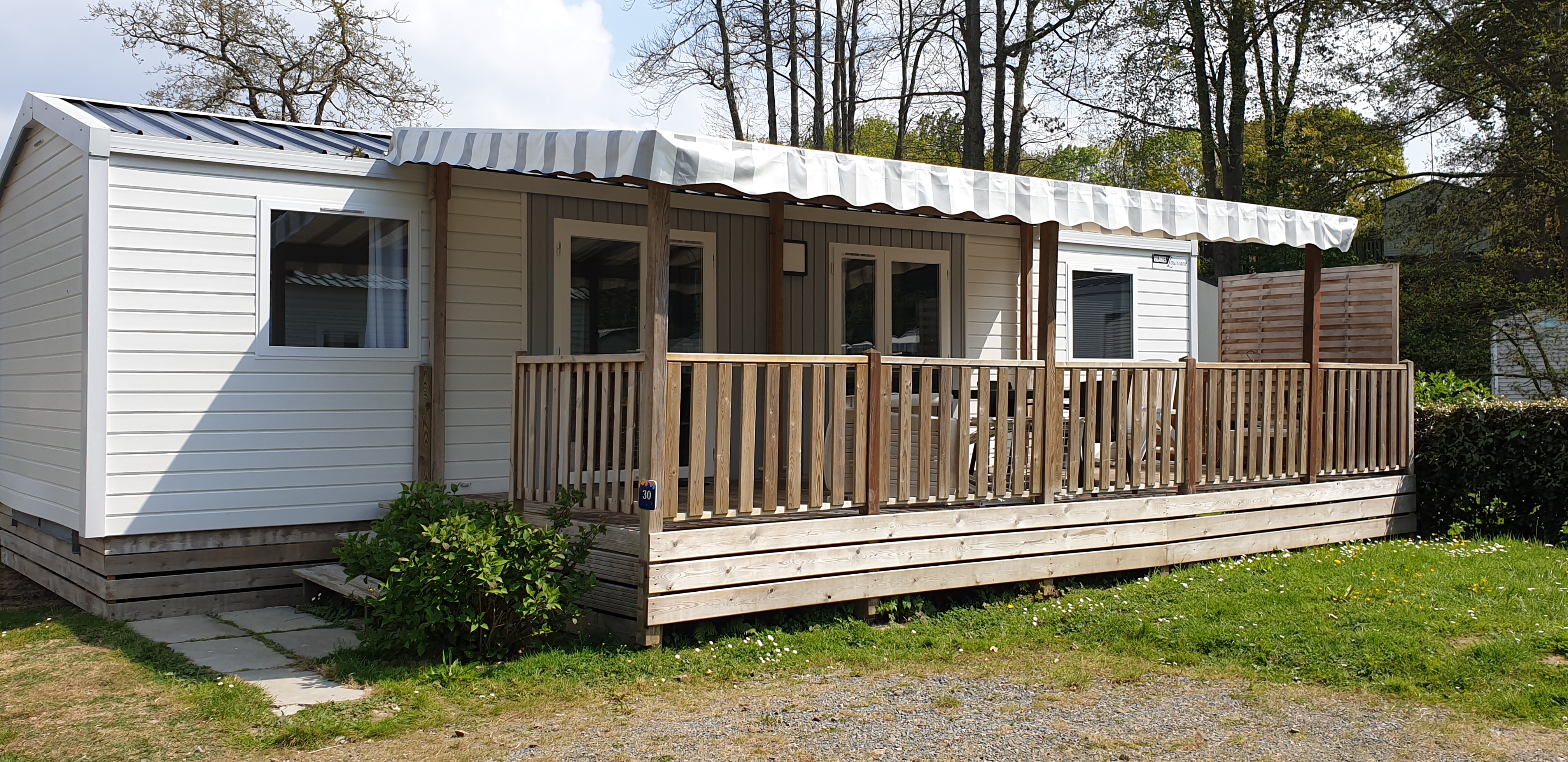 Location - Mobil-Home Premium 40M² - 4 Chambres Avec Terrasse Couverte Et Lave-Vaisselle - Camping des Vallées