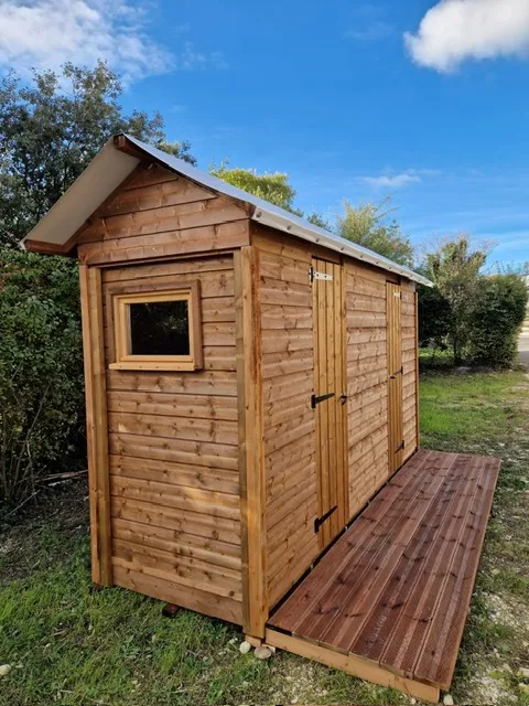 Emplacement Avec Sanitaire Individuel Freecamp Avec Électricité