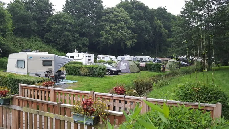 Forfait Confort : Camping-Car, Caravane, Van/Fourgon, Voiture + Tente, Avec Électricité (10A)