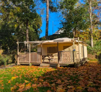 Mietunterkunft - Toilé-Bungalow 2 Zimmer + Überdachte Terrasse / Ohne Sanitäranlagen - Pmr - Flower Camping des Vallées