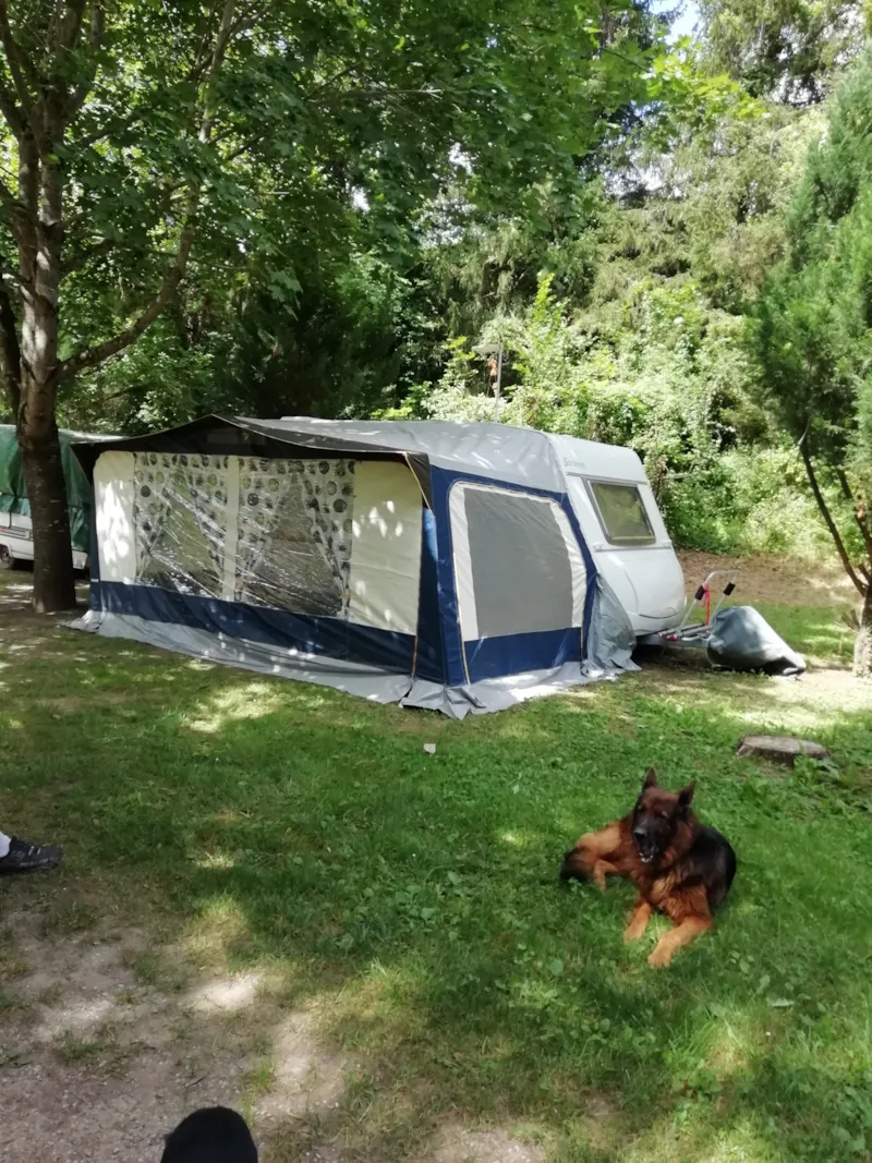 Emplacement: Voiture + Tente/Caravane Ou Camping-Car