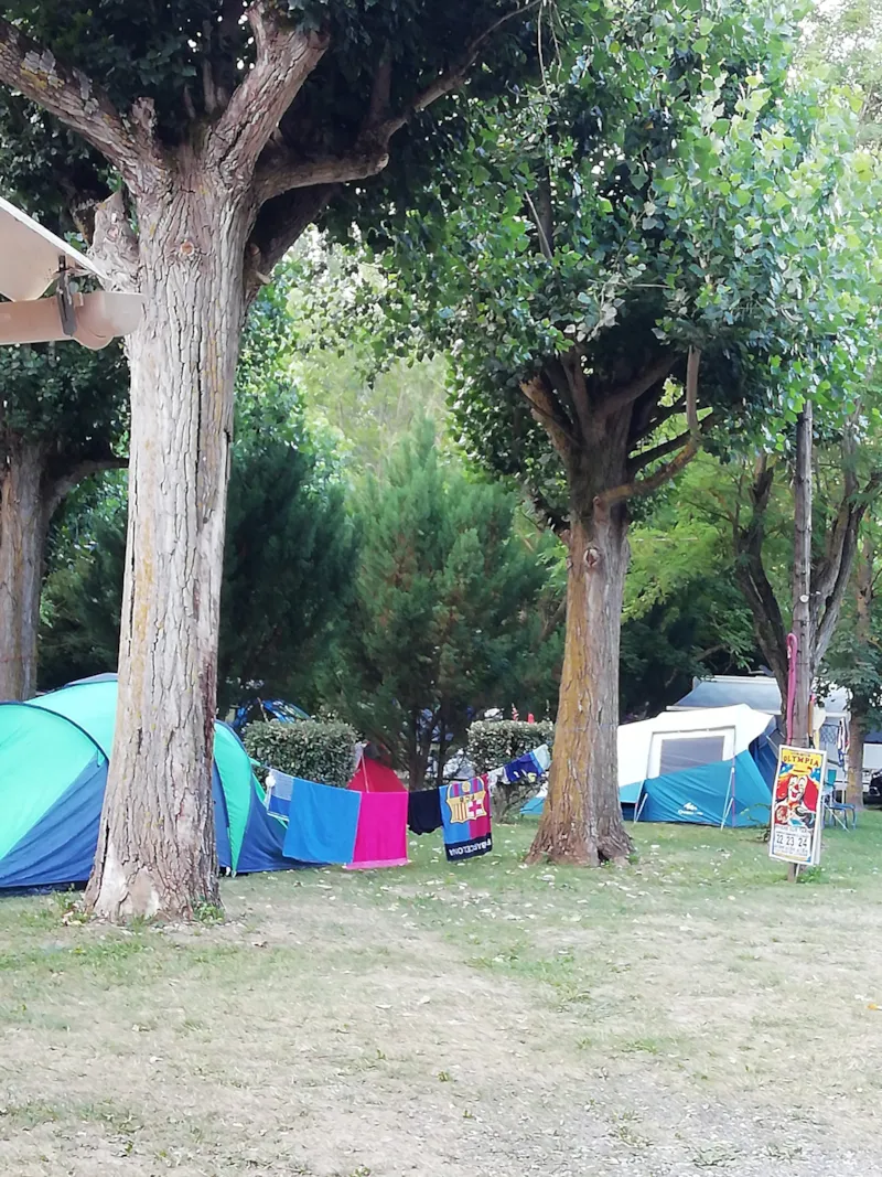 Emplacement: Voiture + Tente/Caravane Ou Camping-Car