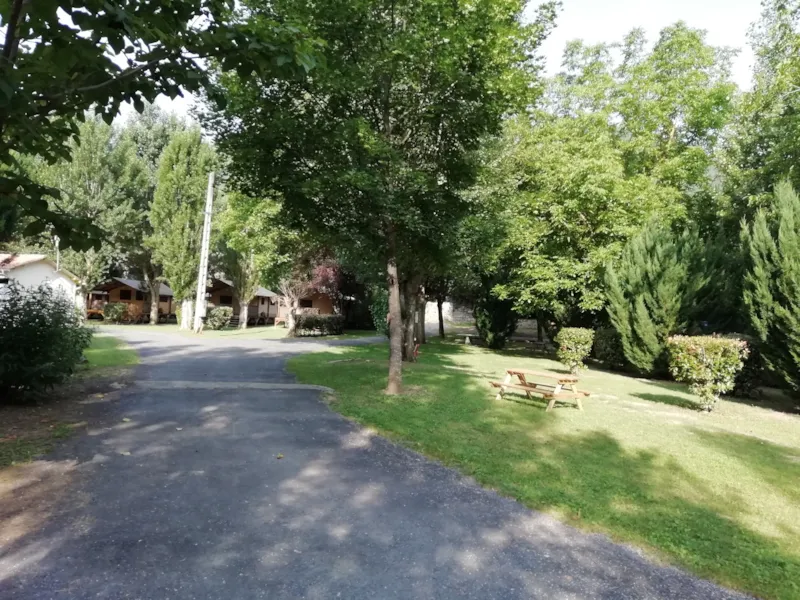 Emplacement: Voiture + Tente/Caravane Ou Camping-Car