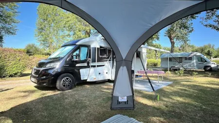 Kampeerplaats(en) - Standplaats - Camping L'Étang Bleu