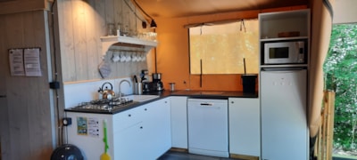 Safari tent