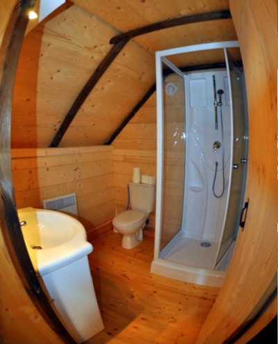 Hut Lauzerot Insolite Premium with toilet