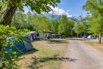 Stellplatz - Komfort-Campingplatz Mit Elektrizität 10A - le Petit Liou Sites & Paysages