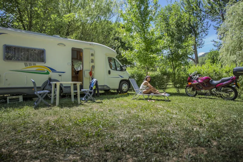 Emplacement Confort (Tente, Caravane Ou Camping-Car - Électricité 10A - Superficie Moyenne 120M²)