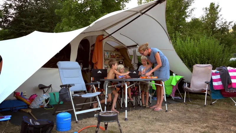 Emplacement Confort (Tente, Caravane Ou Camping-Car - Électricité 10A - Superficie Moyenne 120M²)