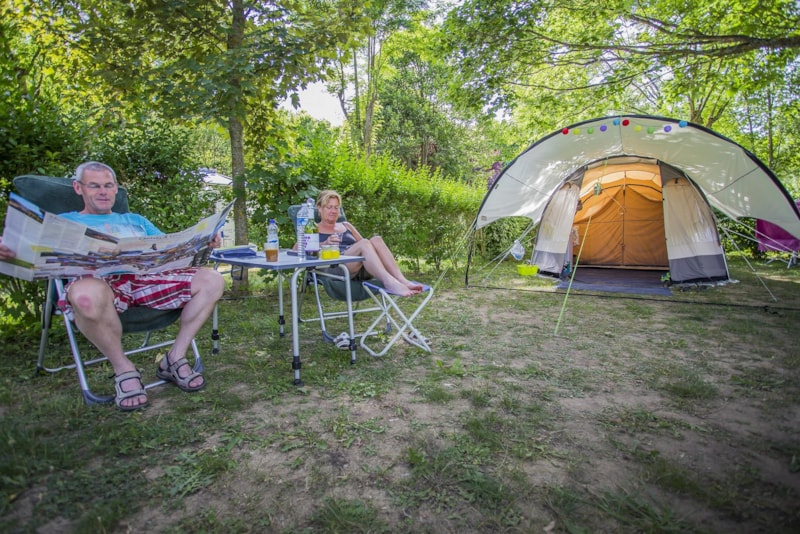 Emplacement Nature (tente, caravane ou camping-car - superficie moyenne 100m²)