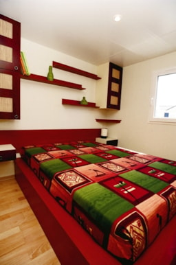 Accommodation - Mobile-Home Louisiane Zen 2006 32M² - 3 Bedrooms - Camping du Pont de Bourgogne