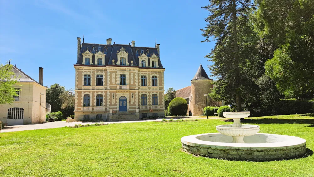 Camping Château de la Rolandière - image n°1 - Ucamping