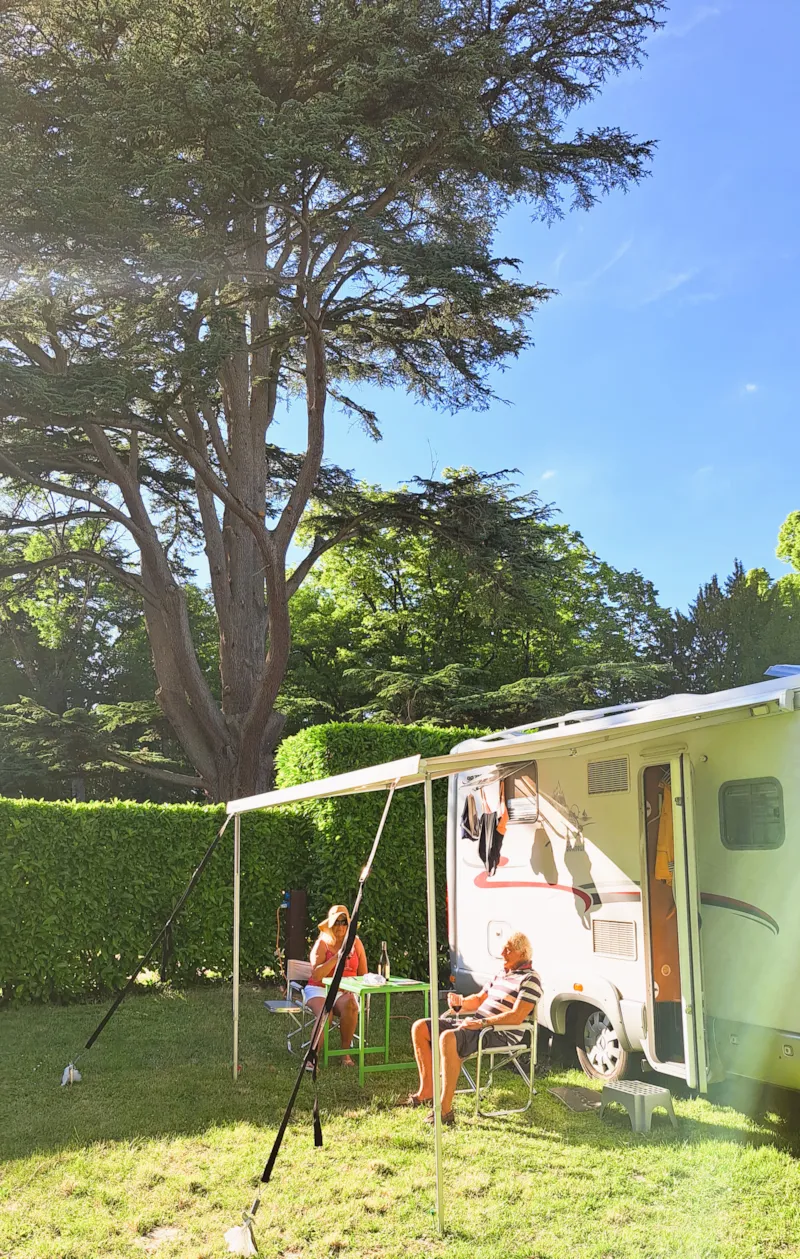 Forfait Emplacement Privilège (2 Personnes Incluses)